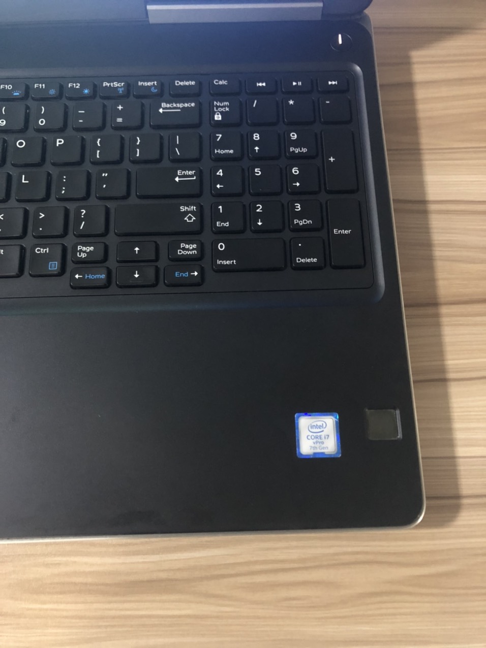 Dell Precision 7520 | CORE I7 | CARD RỜI 4GB | SSD | MÀN HÌNH 15.6 FULL HD