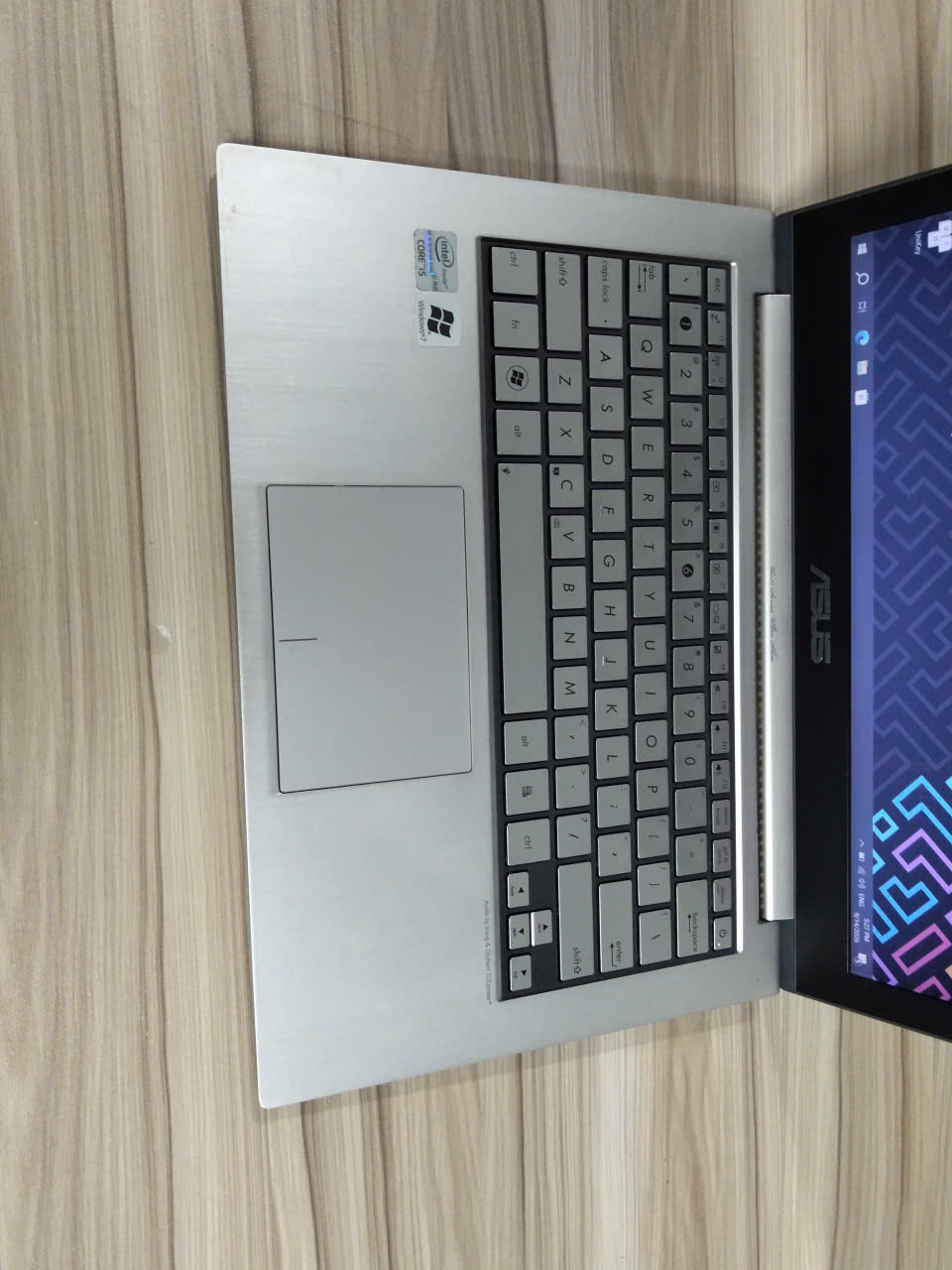 ASUS UX31E | CORE I5 | SSD SIÊU NHANH | MÀN HÌNH 13.3 IN