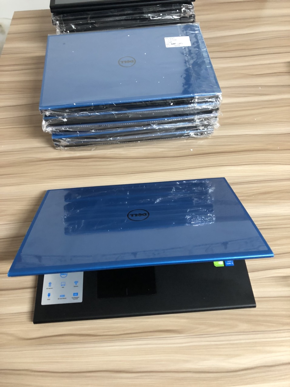 Dell Inspiron 3543 | CORE I5 | CARD RỜI | RAM 8GB | SSD 256GB | MÀN HÌNH 15.6