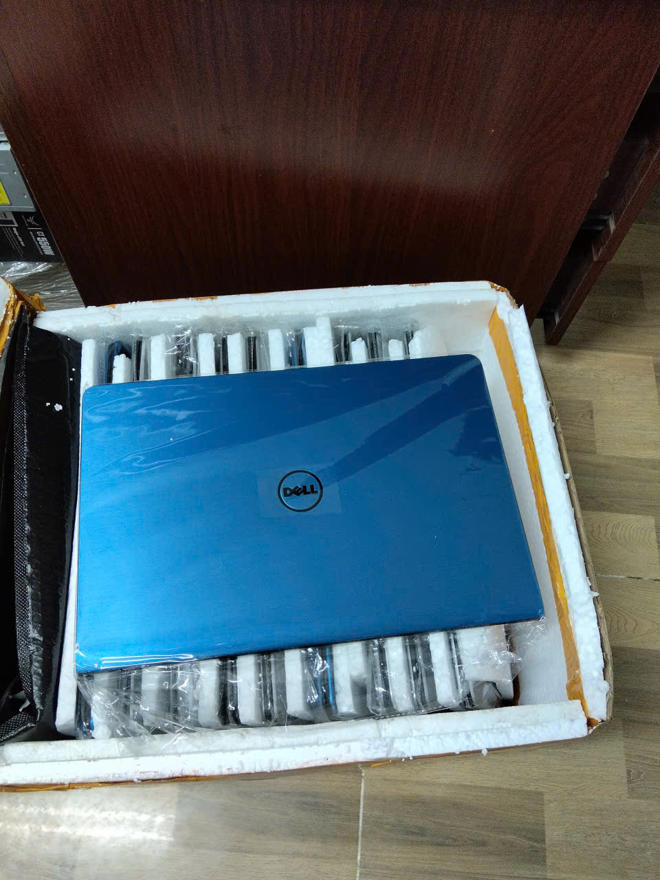 Dell Inspiron 5557 | CORE I5 | CARD RỜI | RAM 8GB | SSD 240GB | MÀN 15.6 IN
