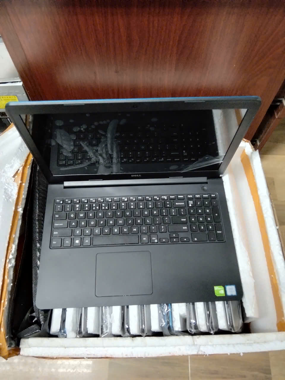 Dell Inspiron 5557 | CORE I5 | CARD RỜI | RAM 8GB | SSD 240GB | MÀN 15.6 IN