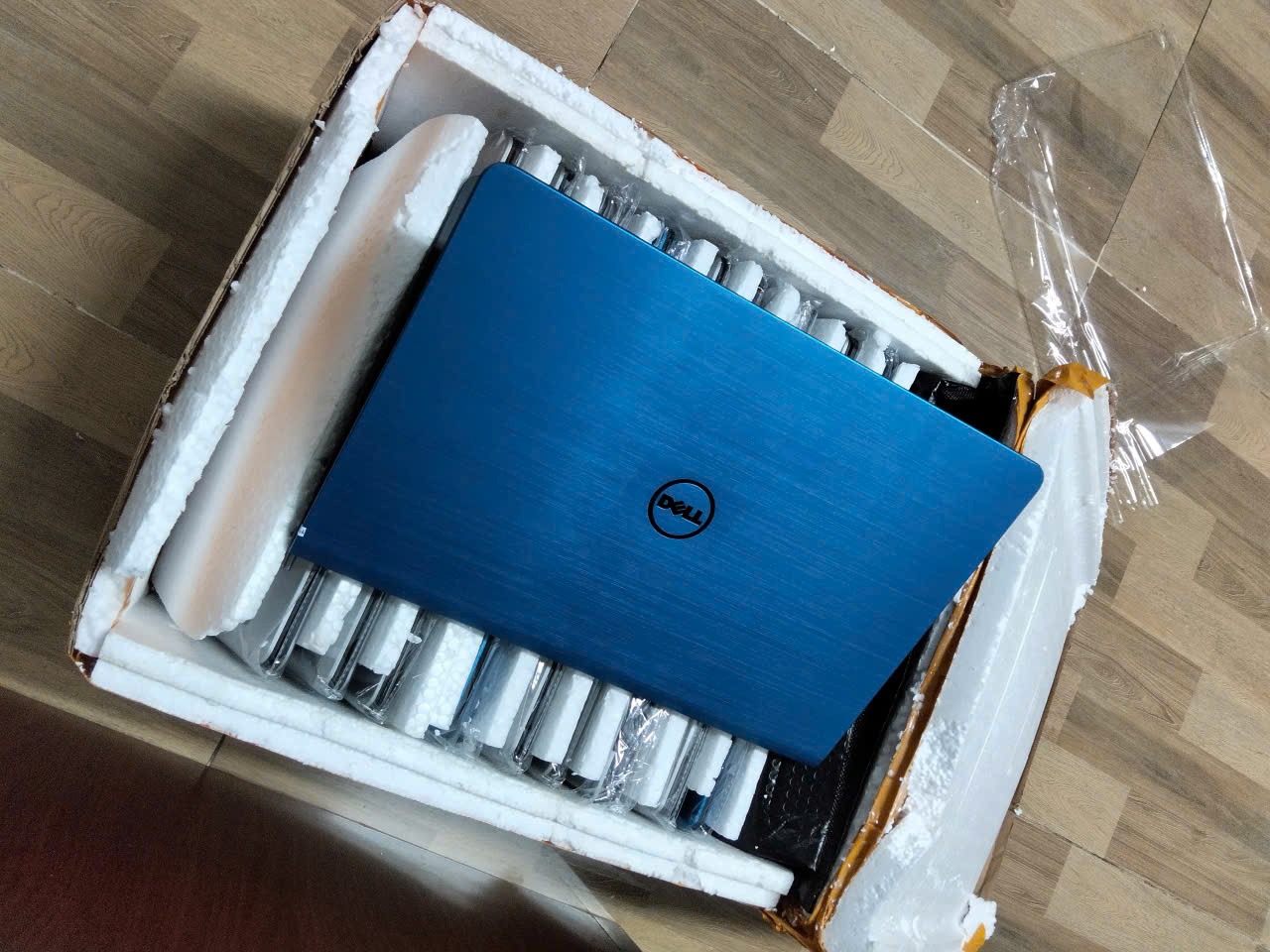 Dell Inspiron 5557 | CORE I5 | CARD RỜI | RAM 8GB | SSD 240GB | MÀN 15.6 IN
