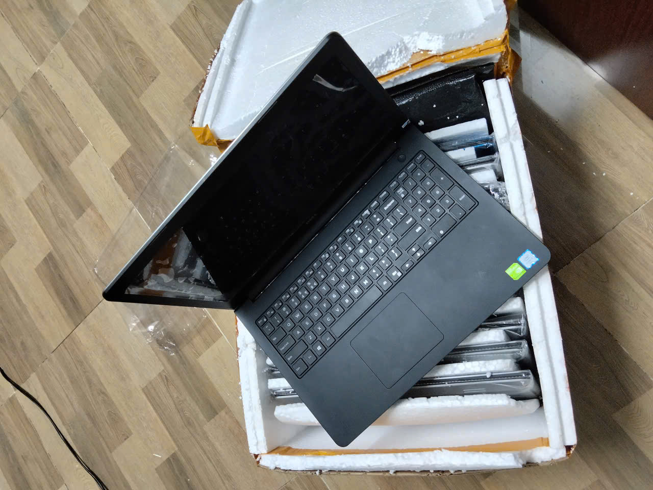 Dell Inspiron 5557 | CORE I5 | CARD RỜI | RAM 8GB | SSD 240GB | MÀN 15.6 IN