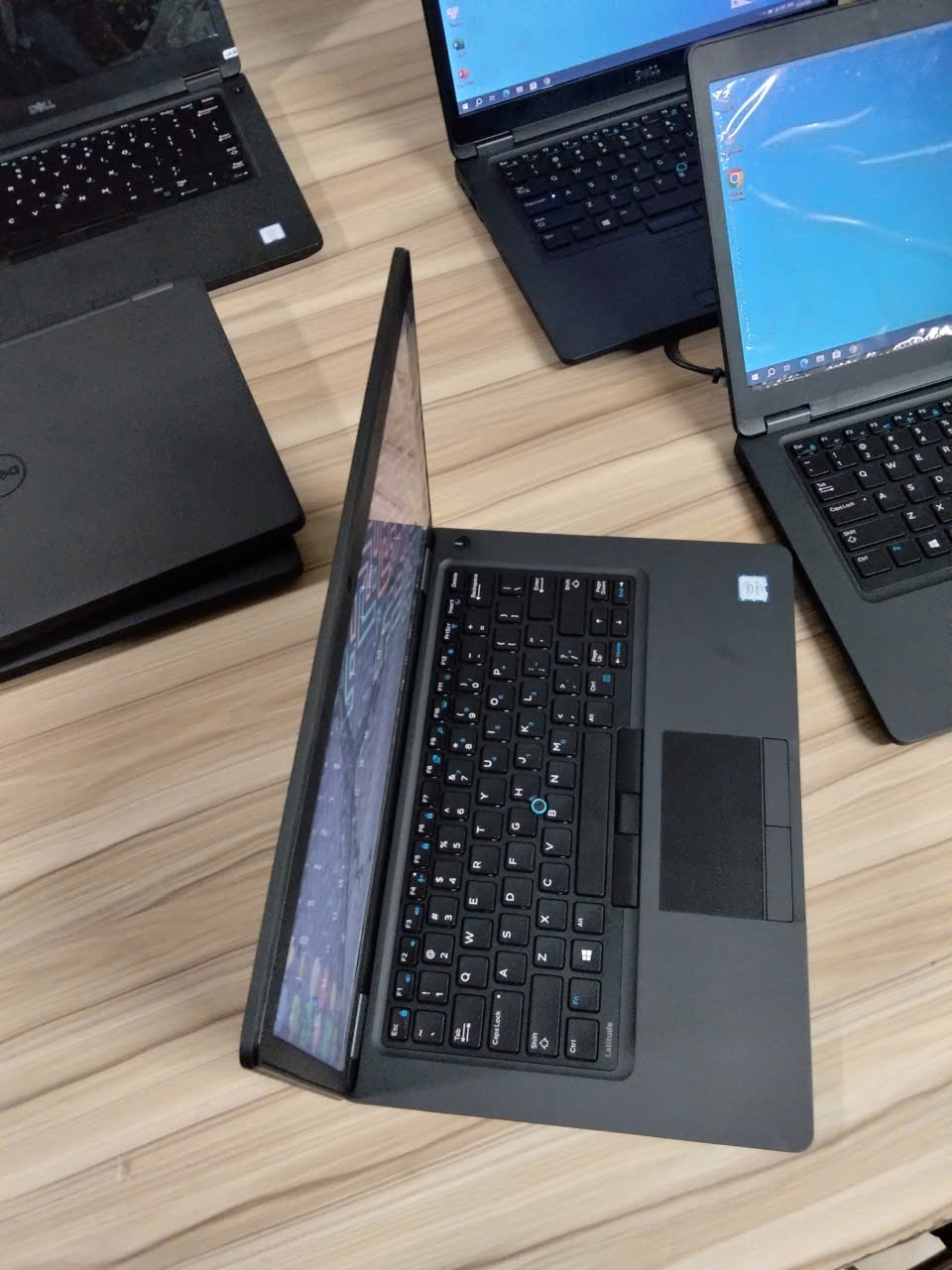 DELL Latitude 5480 | CORE I7 6600U | | VGA RỜI | RAM 8GB | SSD 256GB
