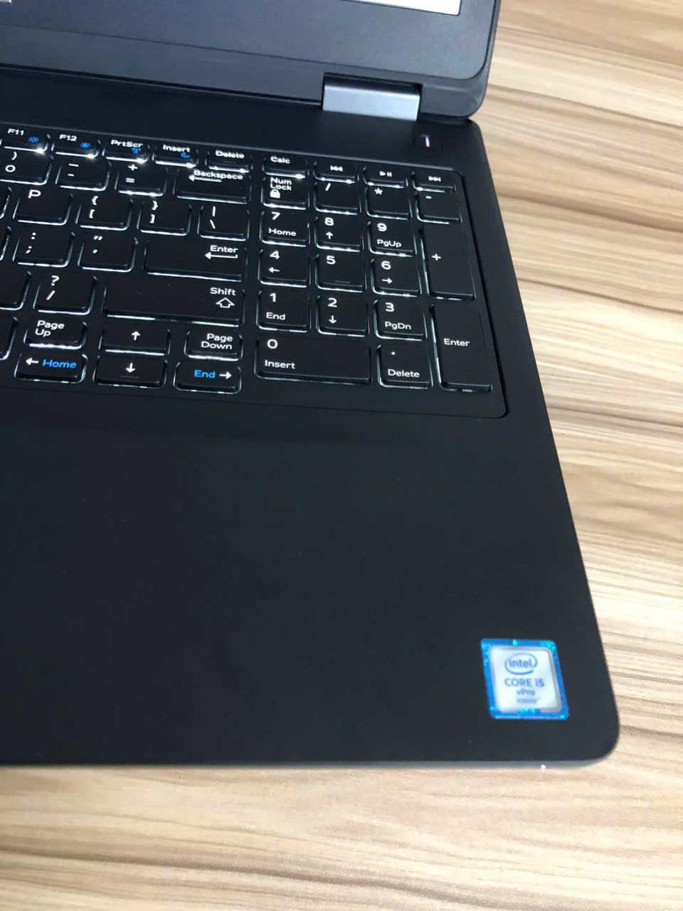 Dell Latitude 5580 | CORE I5 7300U | RAM 8GB | SSD 256GB | MÀN HÌNH 15.6 FULL HD