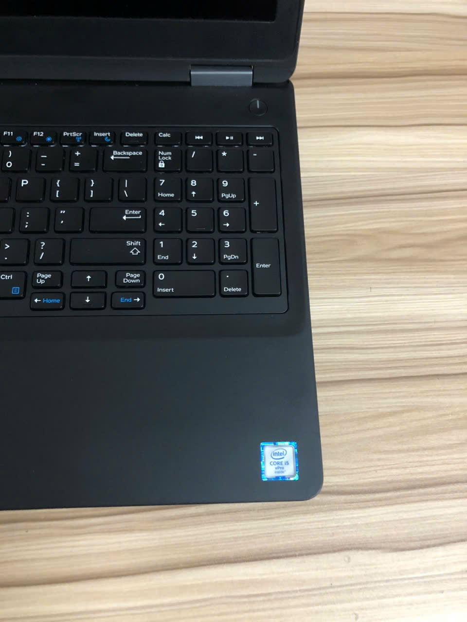 Dell Latitude 5590 | CORE I5 | RAM 8GB | SSD 256GB | MÀN HÌNH 15.6 IN FULL HD