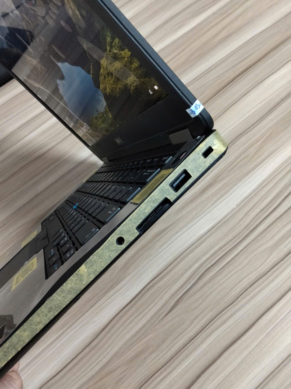 DELL LATITUDE E5470 | CORE I5 | RAM 8GB | SSD 256GB | MÀN 14 FULL HD