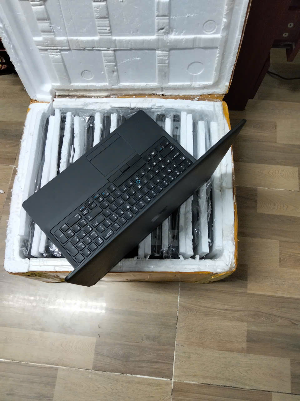 Dell Latitude E5570 | CORE I5 6300U | RAM 8GB | SSD 256GB | MÀN 15.6 IN