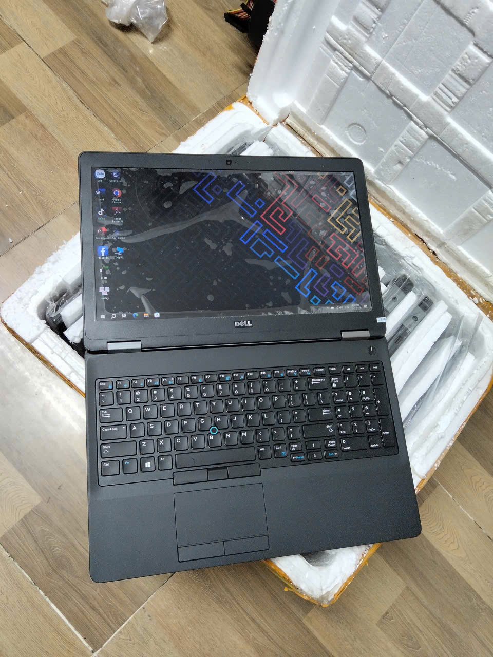 Dell Latitude E5570 | CORE I5 6300U | RAM 8GB | SSD 256GB | MÀN 15.6 IN