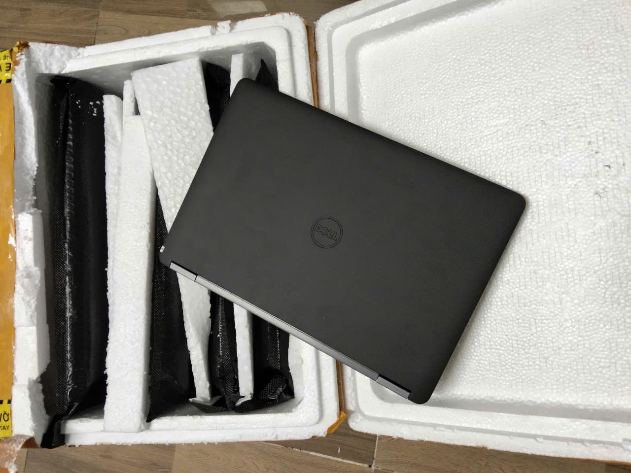 Dell Latitude E7270 | CORE I5 6300U | RAM 8GB | SSD 256GB | MÀN HIFH 12.5