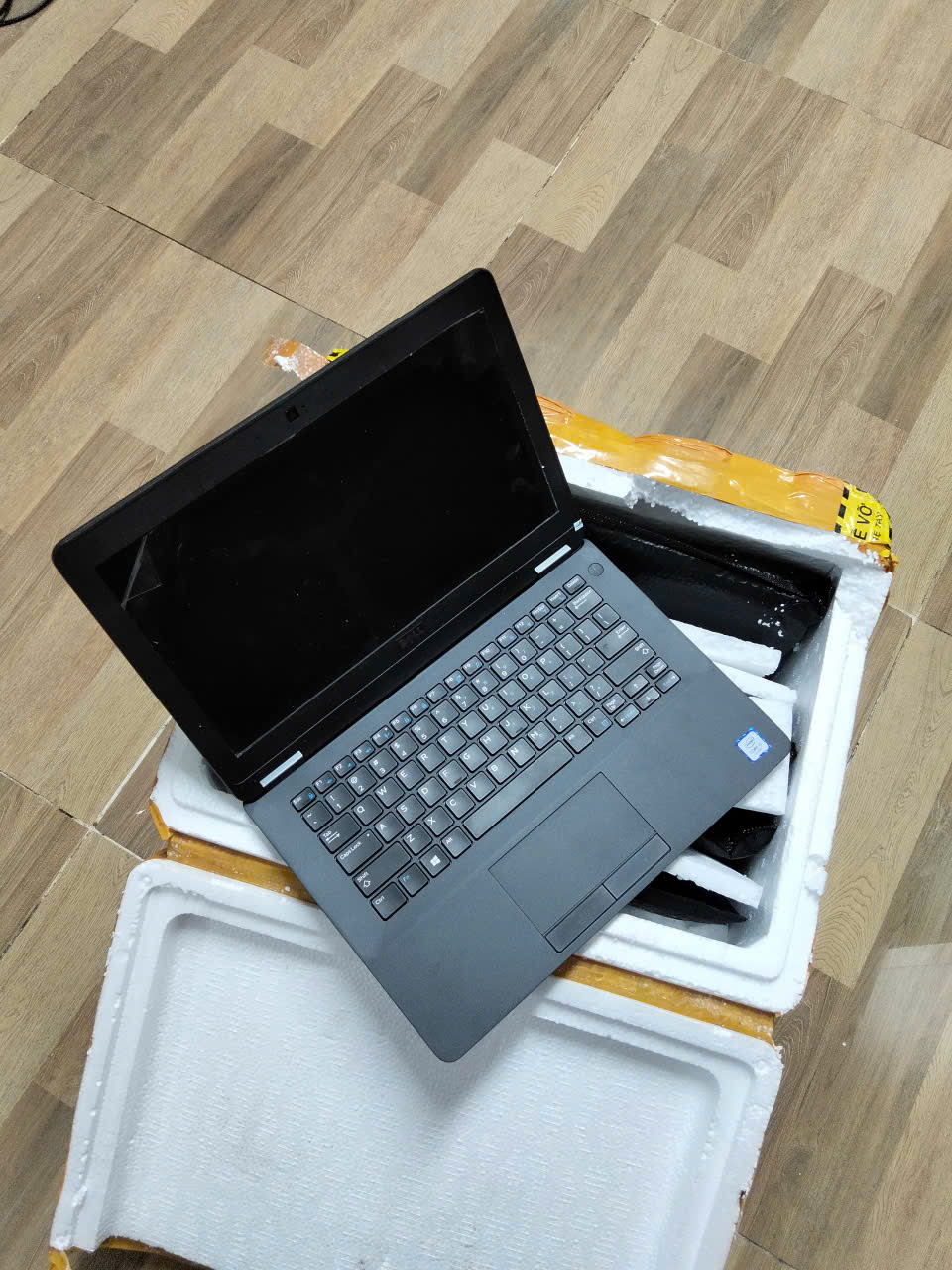 Dell Latitude E7270 | CORE I5 6300U | RAM 8GB | SSD 256GB | MÀN HIFH 12.5