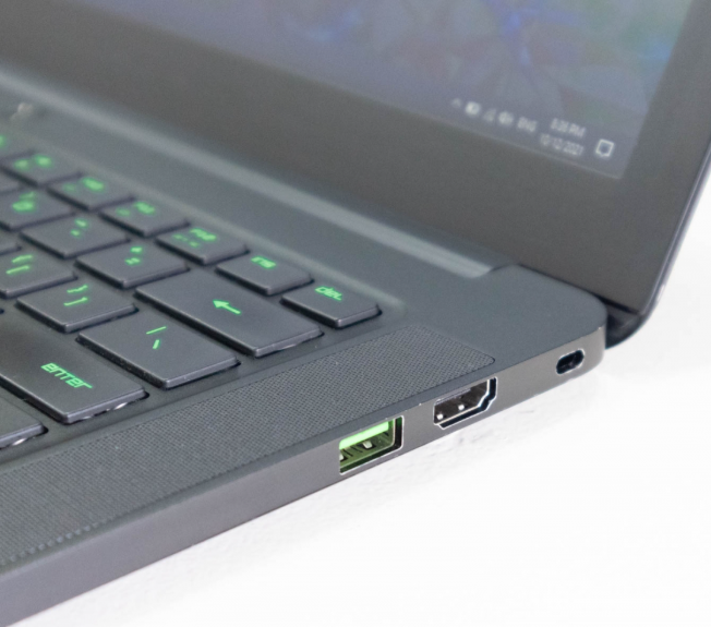 Gaming RAZER BLADE RZ09-0102 | CORE I7 | RAM 8GB | SSD 256GB | CARD RỜI