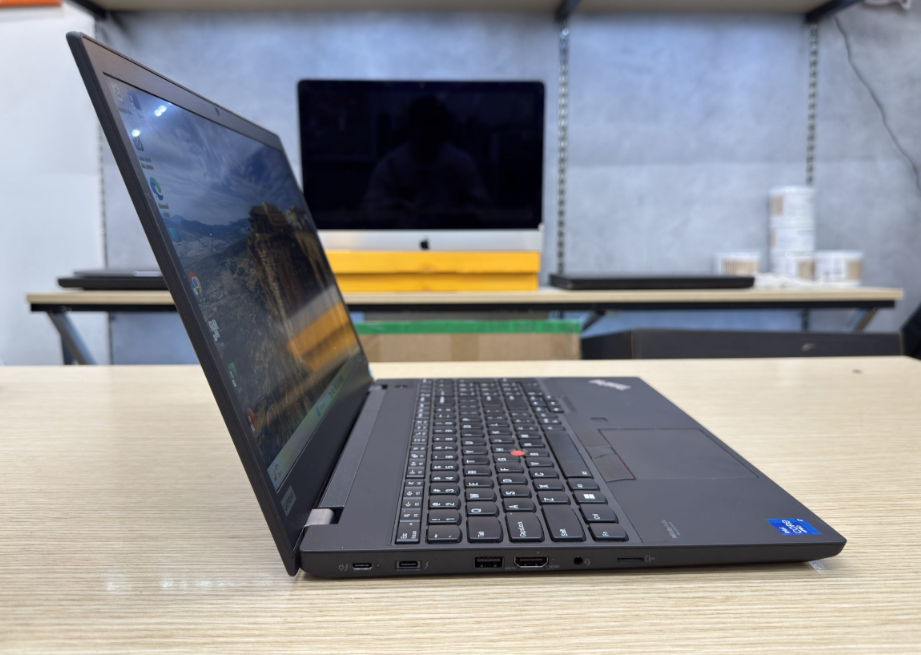 Lenovo ThinkPad P15s Gen2 | CORE I7 1165G7 | SSD 1000GB | RAM 16GB | MÀN HÌNH 15.6